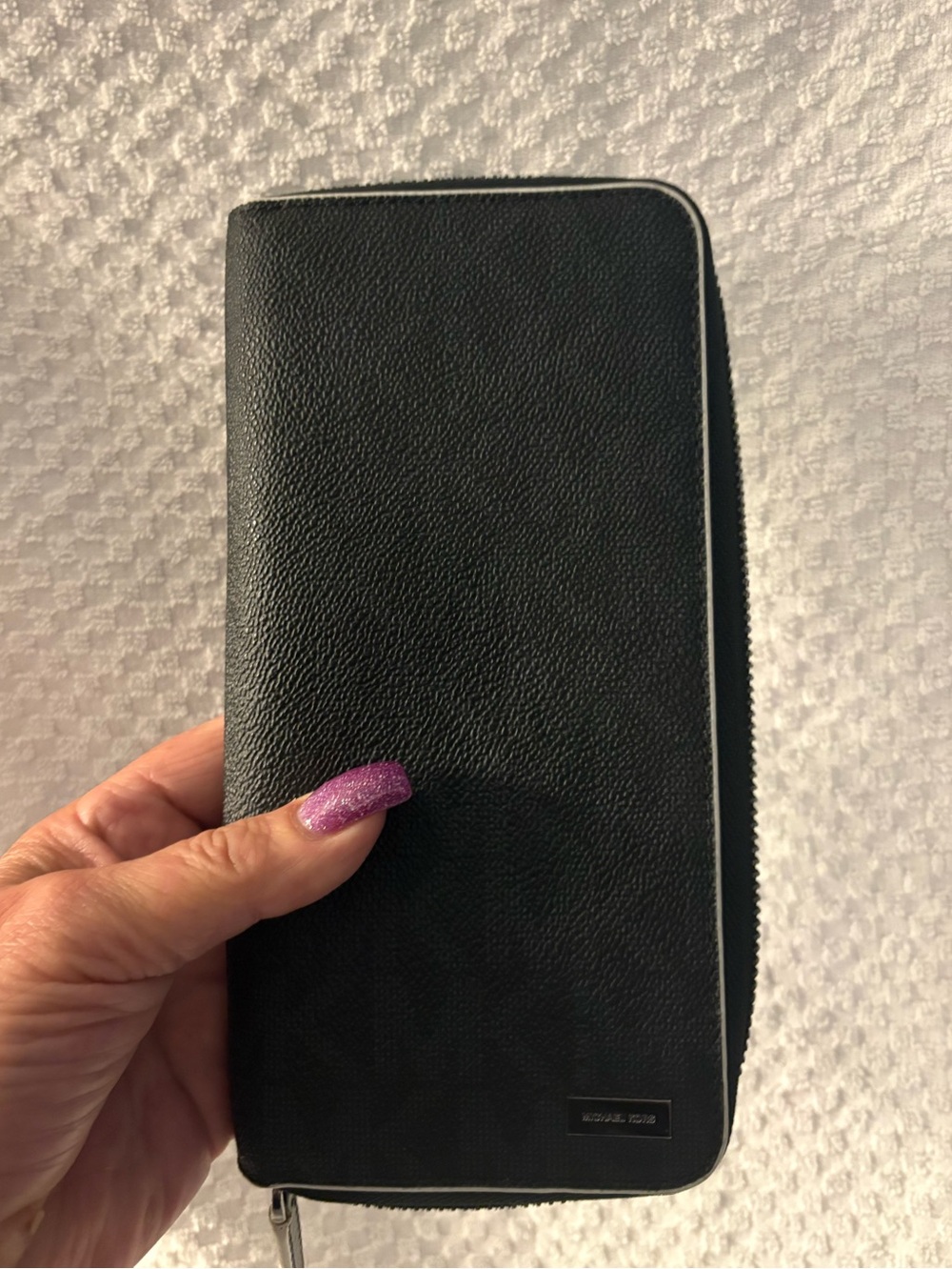 Wallet-The Michael Kors Men's Tech ZIP Around Black Leather wallet